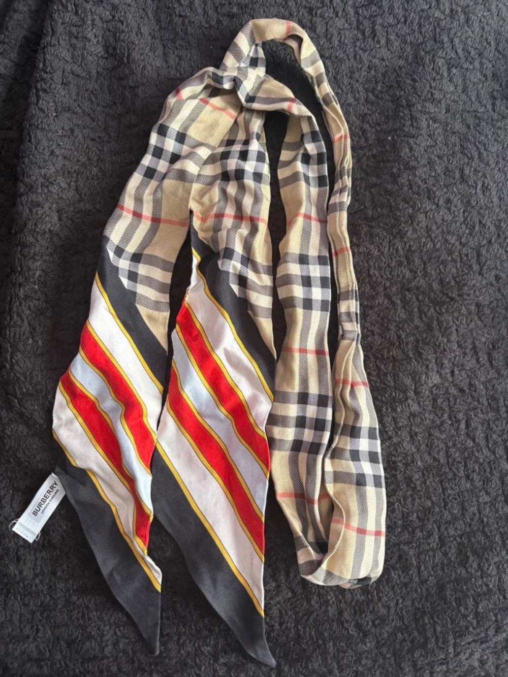 BURBERRY SCARF - Picture 3 of 3
